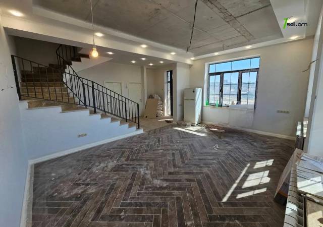 Երկու հարկանի քարե թաունհաուզ Ալբերտ Էյնշտեյնի փողոցում Քանաքեռավանում, 654 ք.մ., 3+ սանհանգույց