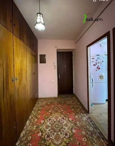 3 սենյականոց բնակարան Մամիկոնյանց փողոցում, 77 քմ, նախավերջին հարկ, կապիտալ վերանորոգված, քարե շենք