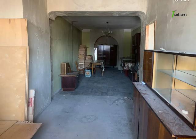 4 սենյականոց բնակարան Կարապետ Ուլնեցու փողոցում, 100 ք.մ., նախավերջին հարկ, քարե շենք