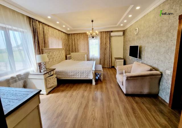 Չորս հարկանի տուն Առինջի 21-րդ փողոցում Առինջում, 950 ք.մ., 3+ սանհանգույց