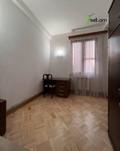 3 սենյականոց բնակարան Ամիրյան փողոցում, 70 ք.մ., 3/5 հարկ, կապիտալ վերանորոգված, քարե շենք