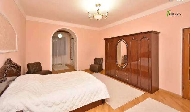 4 սենյականոց բնակարան Էրեբունու փողոցում, 104 ք.մ., 3/5 հարկ, բարձր առաստաղներ