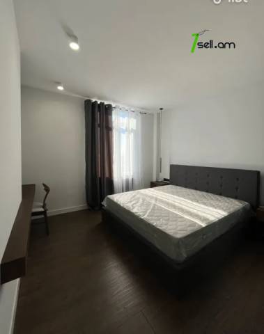 4 սենյականոց բնակարան նորակառույց շենքում Եղիշե Չարենցի փողոցում, 160 ք.մ., 3+ սանհանգույց