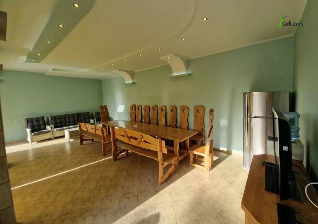 Երկու հարկանի քարե տուն Մոլդովական փողոցում Նոր Նորքում, 1300 ք.մ., 3+ սանհանգույց, եվրովերանորոգված