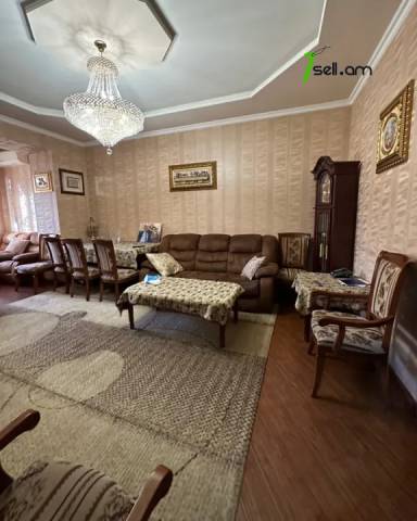 3 սենյականոց բնակարան, Hanrapetutyan Street, 85 քմ, նախավերջին հարկ, բարձր առաստաղներ