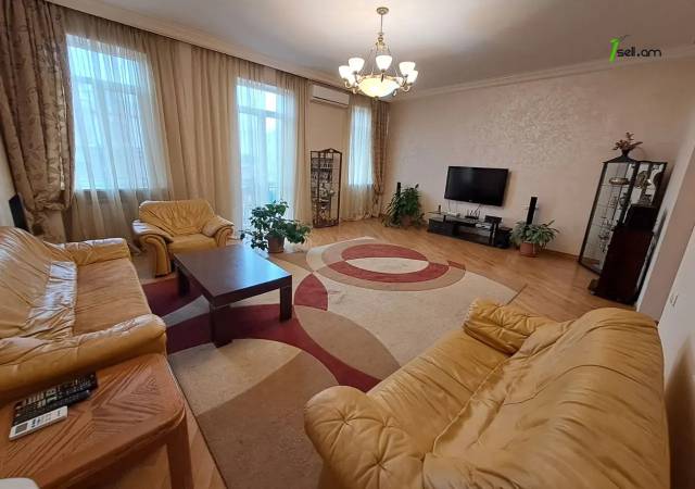 3 սենյականոց բնակարան Թումանյան փողոցում, 121 ք.մ., 2 սանհանգույց, բարձր առաստաղներ, 3/7 հարկ