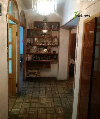 3 սենյականոց բնակարան Գյուլիքևխյան փողոցում, 80 ք.մ., քարե շենք