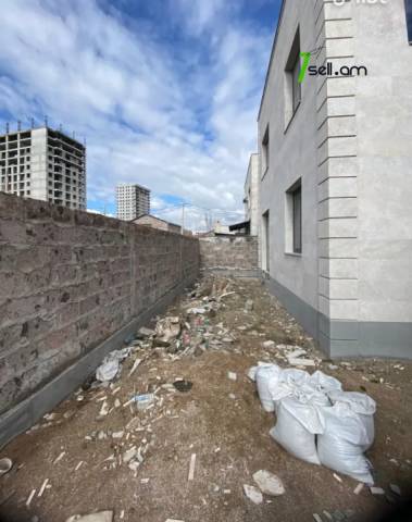 Երկու հարկանի տուն Պարույր Սևակ թաղամասի 1-ին փողոցում Առինջում, 180 քմ, 2 սանհանգույց
