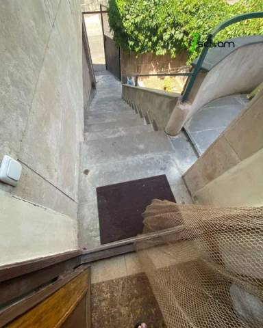 Երկու հարկանի քարե տուն Արաբկիրի 33-րդ փողոցում Արաբկիրում, 150 ք.մ., 3+ սանհանգույց