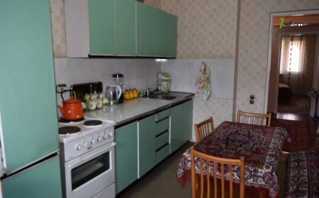 4 սենյականոց բնակարան Պարույր Սևակի փողոցում, 98 ք.մ., նախավերջին հարկ, մի քանի պատշգամբ