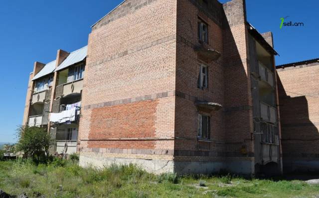 2 սենյականոց բնակարան Ախուրյանում, 66 քմ, կապիտալ վերանորոգված, քարե շենք