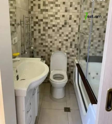 3 սենյականոց բնակարան նորակառույց շենքում Մամիկոնյանց փողոցում, 115 ք.մ., 2 սանհանգույց