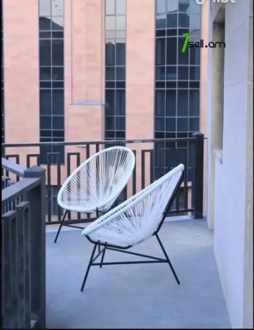 3 սենյականոց բնակարան նորակառույց շենքում Հանրապետության փողոցում, 60 քմ, նախավերջին հարկ