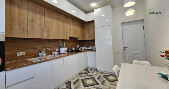 Երկու հարկանի տուն Դավիթ Բեկի փողոցում Էրեբունիում, 1400 քմ, կապիտալ վերանորոգված