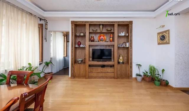 4 սենյականոց բնակարան նորակառույց շենքում Երվանդ Քոչարի փողոցում, 98 ք.մ., 2 սանհանգույց