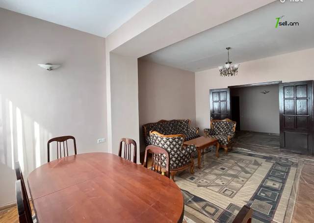 4 սենյականոց բնակարան Կոմիտասի պողոտայում, 110 քմ, նախավերջին հարկ, 2 սանհանգույց, բարձր առաստաղներ