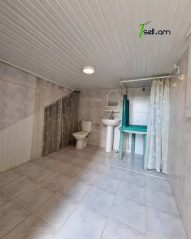 Երեք հարկանի քարե տուն Լուսինե Զաքարյան փողոցում Նորք Մարաշում, 300 քմ, 3+ սանհանգույց