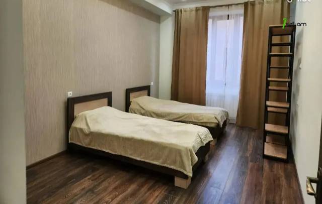 4 սենյականոց բնակարան նորակառույց շենքում Ադոնցի փողոցում, 125 ք.մ., 2 սանհանգույց, բարձր առաստաղներ