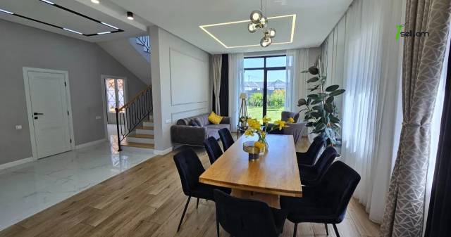 Երեք հարկանի քարե տուն, Avan-Arinj Առինջում, 800 քմ, 3+ սանհանգույց, կապիտալ վերանորոգված