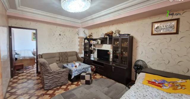 3 սենյականոց բնակարան, Ավան-Առինջ 1-ին միկրոշրջան, 60 քմ, 11/14 հարկ, եվրովերանորոգված