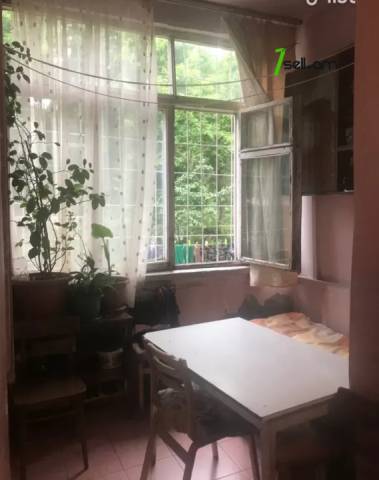 3 սենյականոց բնակարան Մամիկոնյանց փողոցում, 70 ք.մ., բարձր առաստաղներ, 1/5 հարկ, քարե շենք