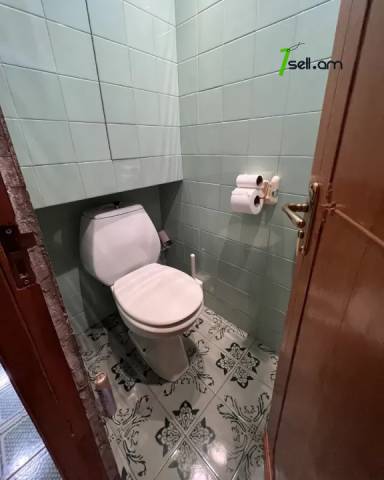 3 սենյականոց բնակարան Արաբկիրում, 73 ք.մ., 2 սանհանգույց, 3/5 հարկ, կապիտալ վերանորոգված, քարե շենք