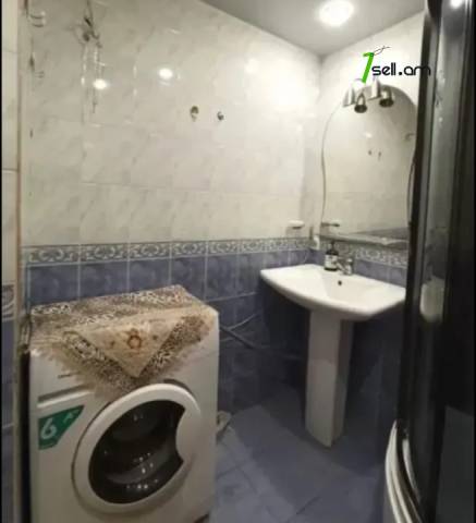 3 սենյականոց բնակարան, Arshakuniants avenue, 72 ք.մ., 3/5 հարկ, կապիտալ վերանորոգված, քարե շենք