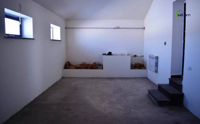 Երկու հարկանի քարե տուն Գյումրիում, 180 ք.մ., 2 սանհանգույց, դիզայներական ոճով վերանորոգված