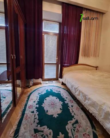 2 սենյականոց բնակարան Մեսրոպ Մաշտոցի պողոտայում, 55 ք.մ., 2/5 հարկ, կապիտալ վերանորոգված, քարե շենք