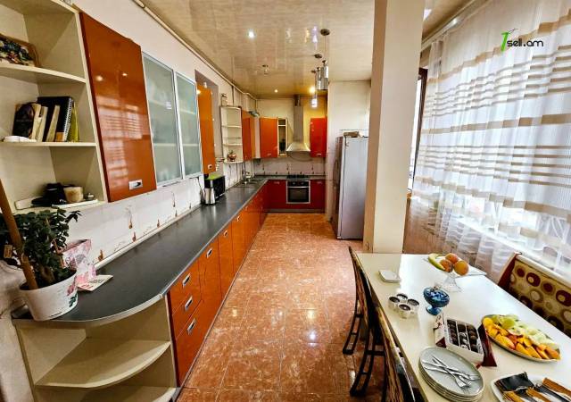 5 սենյականոց բնակարան Նալբանդյան փողոցում, 140 ք.մ., 2 սանհանգույց, բարձր առաստաղներ