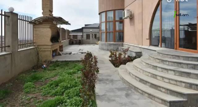 Չորս հարկանի քարե տուն Ֆուչիկի փողոցում Աջափնյակում, 700 ք.մ., 3+ սանհանգույց, եվրովերանորոգված