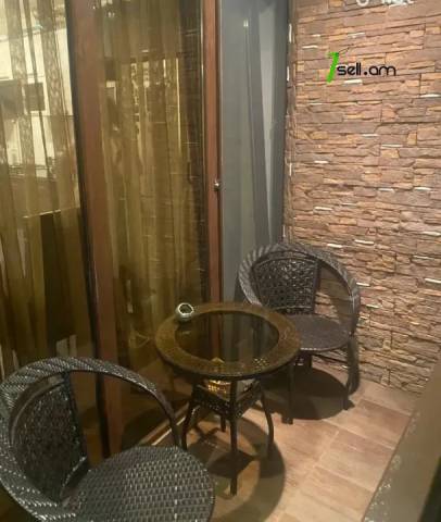 3 սենյականոց բնակարան Գրիբոյեդովի փողոցում, 76 ք.մ., նախավերջին հարկ, կապիտալ վերանորոգված