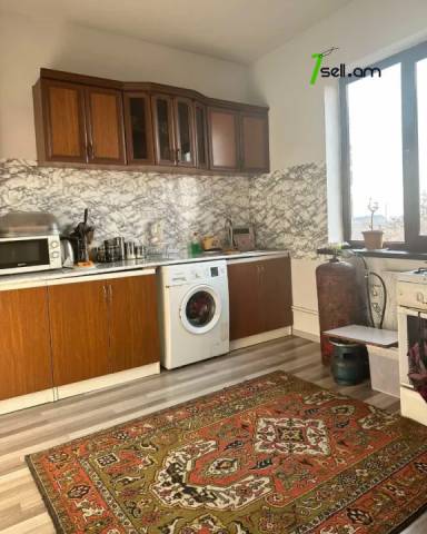 Մեկ հարկանի քարե տուն 10-րդ փողոցում Այնթապում, 335 ք.մ., կապիտալ վերանորոգված