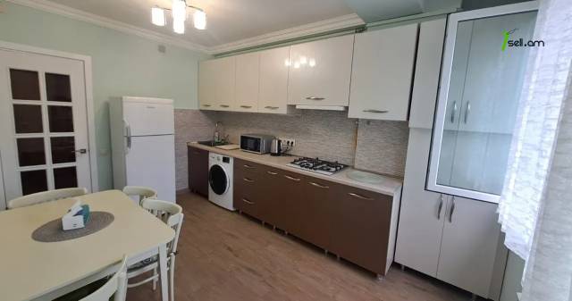 1 սենյականոց բնակարան Եզնիկ Կողբացու փողոցում, 40 քմ, 4/9 հարկ, եվրովերանորոգված