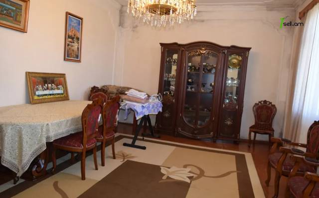 Մեկ հարկանի քարե տուն Մարմաշենում, 141 ք.մ., 2 սանհանգույց, մեծ հողամաս, եվրովերանորոգված
