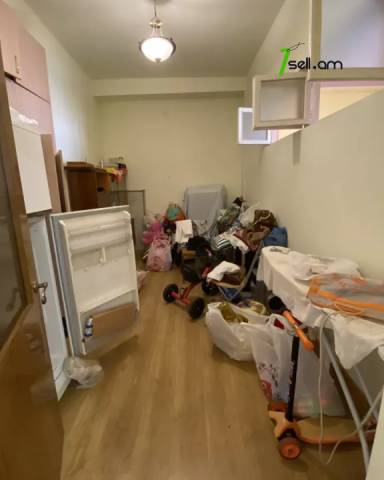 Մեկ հարկանի քարե տուն Գրիգոր Զոհրաբ փողոցում Աջափնյակում, 230 ք.մ., 2 սանհանգույց