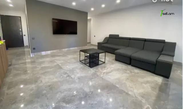 3 սենյականոց բնակարան Սունդուկյան փողոցում, 80 ք.մ., նախավերջին հարկ, մի քանի պատշգամբ