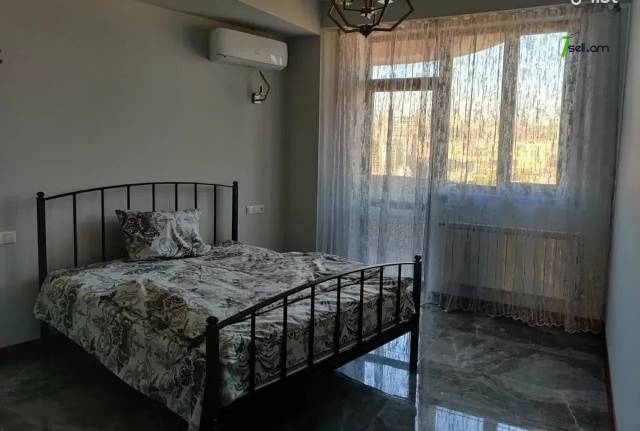 4 սենյականոց բնակարան նորակառույց շենքում Ձորափի փողոցում, 130 ք.մ., 2 սանհանգույց, բարձր առաստաղներ