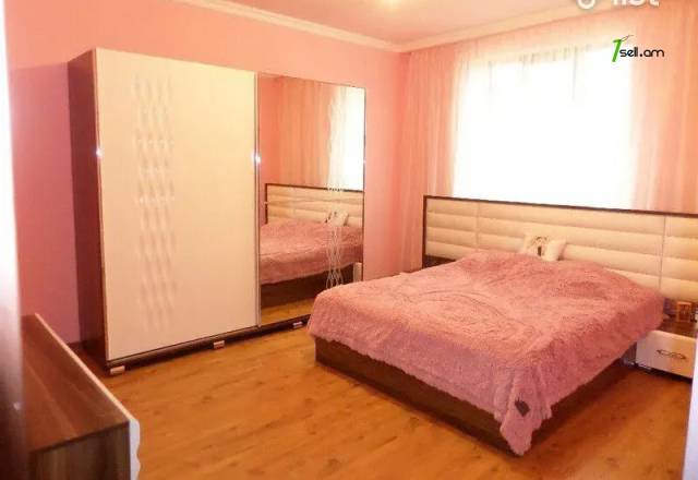 Երկու հարկանի քարե տուն, Նազարբեկյան թաղամաս Աջափնյակում, 550 ք.մ., 2 սանհանգույց, եվրովերանորոգված