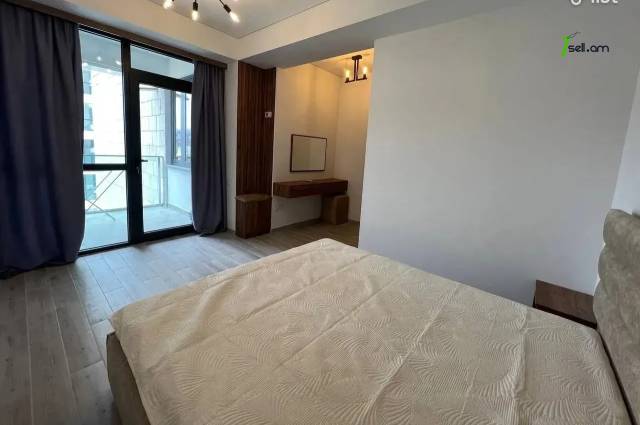 3 սենյականոց բնակարան նորակառույց շենքում Կարապետ Ուլնեցու փողոցում, 74 ք.մ., բարձր առաստաղներ