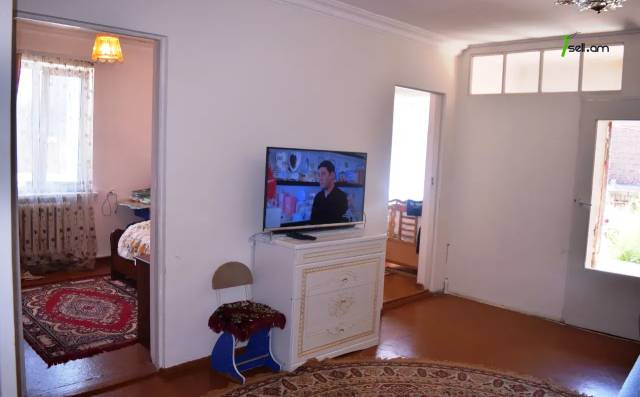 Երկու հարկանի քարե տուն, Վ. Սարգսյան 2-րդ թաղամաս Գյումրիում, 213 ք.մ., 2 սանհանգույց
