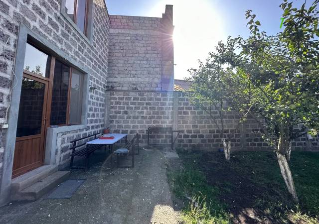 Երկու հարկանի տուն Տիչինայի փողոցում Մալաթիա Սեբաստիայում, 190 ք.մ., 2 սանհանգույց