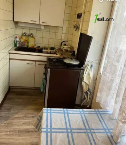 3 սենյականոց բնակարան Գրիգոր Արծրունու փողոցում, 77 քմ, 3/5 հարկ, քարե շենք