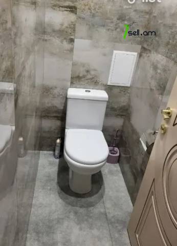 5 սենյականոց բնակարան Կոմիտասի պողոտայում, 72 ք.մ., նախավերջին հարկ, կապիտալ վերանորոգված, քարե շենք