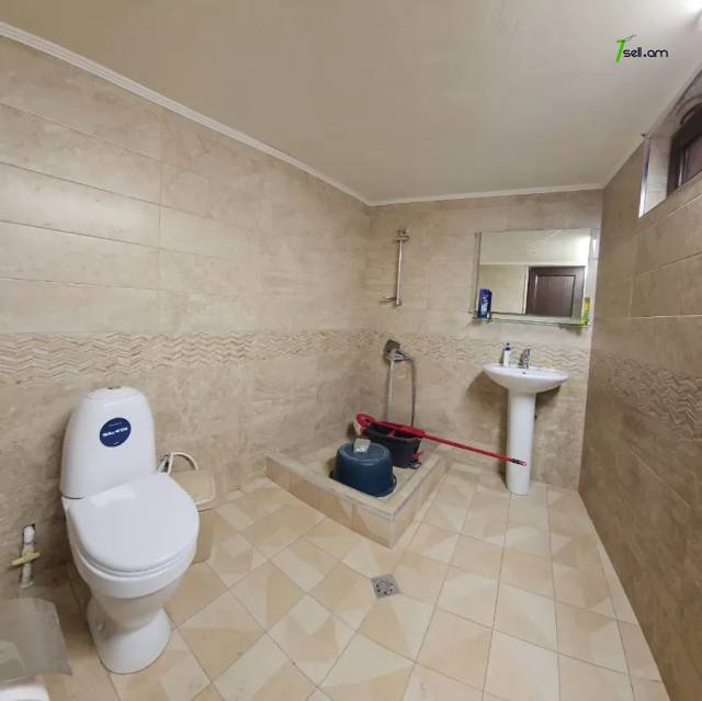 Մեկ հարկանի քարե տուն 20-րդ փողոցում Այնթապում, 900 քմ, կապիտալ վերանորոգված