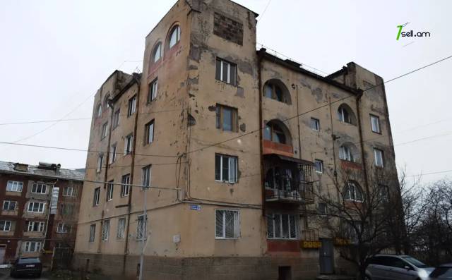 3 սենյականոց բնակարան Արամ Խաչատրյան փողոցում, 100 ք.մ., 2 սանհանգույց