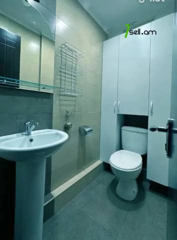 3 սենյականոց բնակարան նորակառույց շենքում Ամիրյան փողոցում, 70 ք.մ., 3/12 հարկ, 2 սանհանգույց