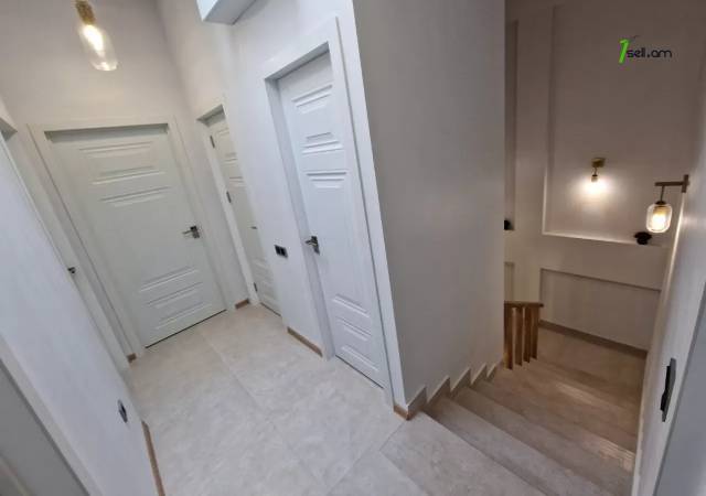 Երկու հարկանի քարե տուն, Դավթաշենի 2-րդ զանգված Դավիթաշենում, 170 ք.մ., 2 սանհանգույց