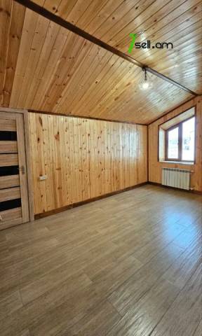 Երկու հարկանի քարե տուն, Գ-1 թաղամաս Աջափնյակում, 880 ք.մ., 2 սանհանգույց, կապիտալ վերանորոգված