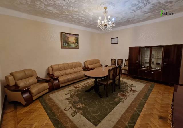 Մեկ հարկանի քարե տուն Լեռ Կամսարի փողոցում Արաբկիրում, 120 ք.մ., կոսմետիկ վերանորոգում